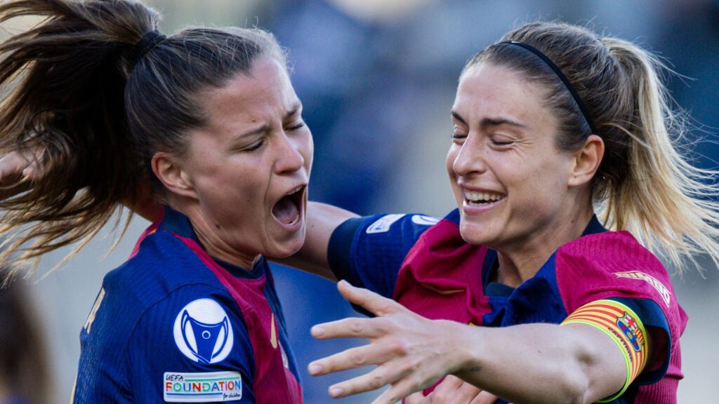 Claudia Pina y Alexia Putellas celebrando un gol con el Barça (Europa Press)