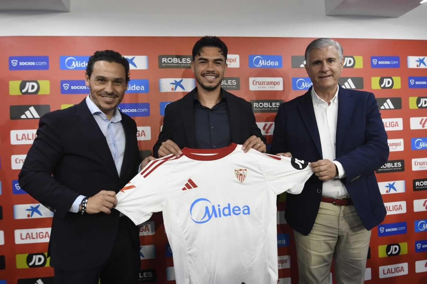 Gabriel Suazo, en su presentación como jugador del Sevilla.