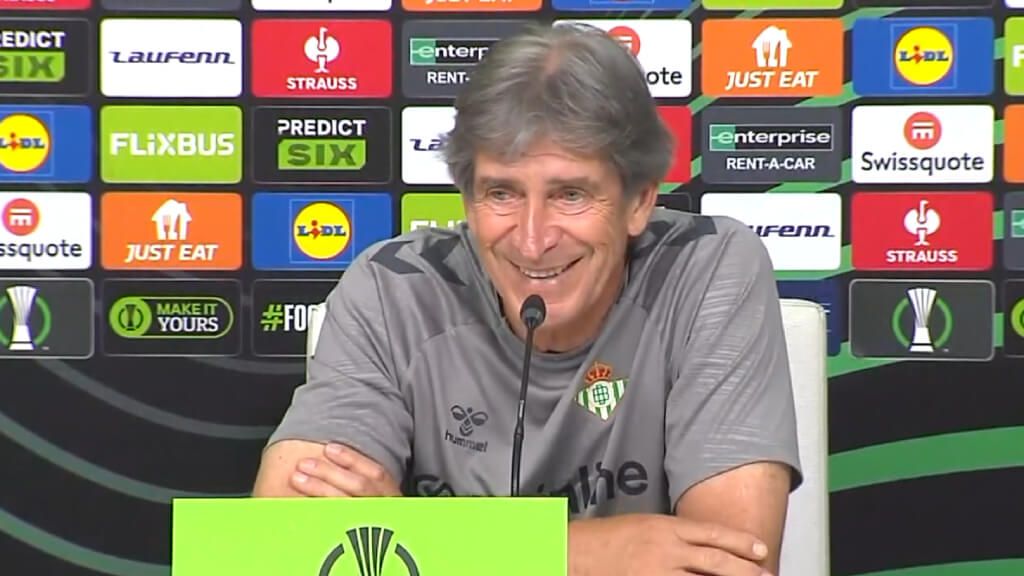 La sonrisa de Manuel Pellegrini durante la rueda de prensa.