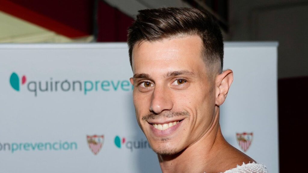  Alfon, pasando reconocimiento médico con el Sevilla.