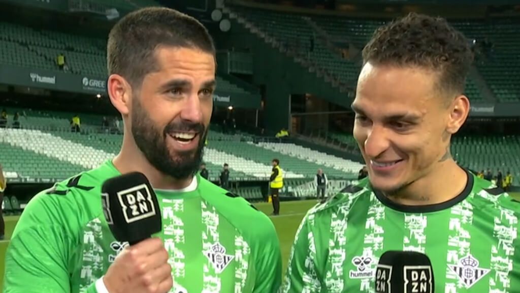  Isco Alarcón, junto a Antony.