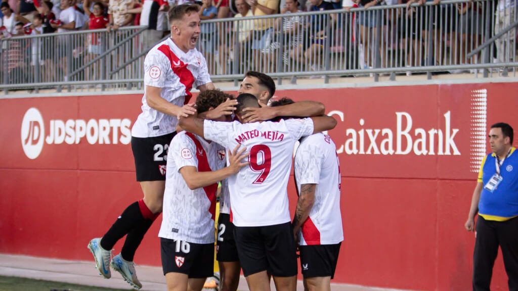 Mateo Mejía, celebrando un gol con el Sevilla Atlético.