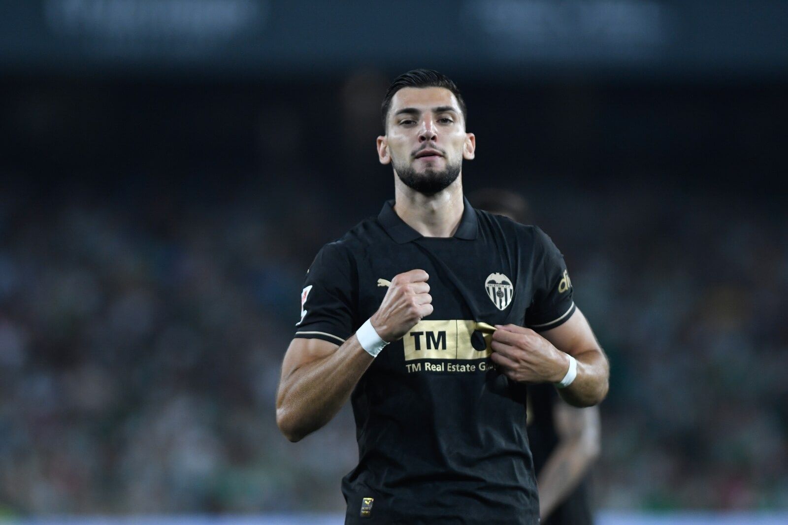 Rafa Mir celebra su gol al Betis (Foto: Kiko Hurtado)