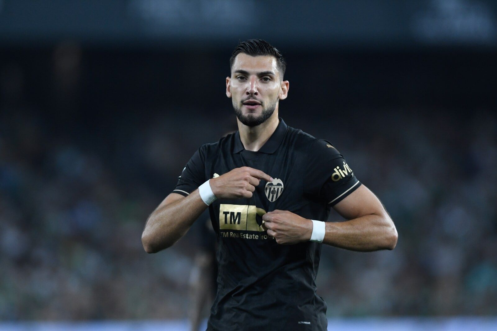  Rafa Mir celebra su gol al Betis