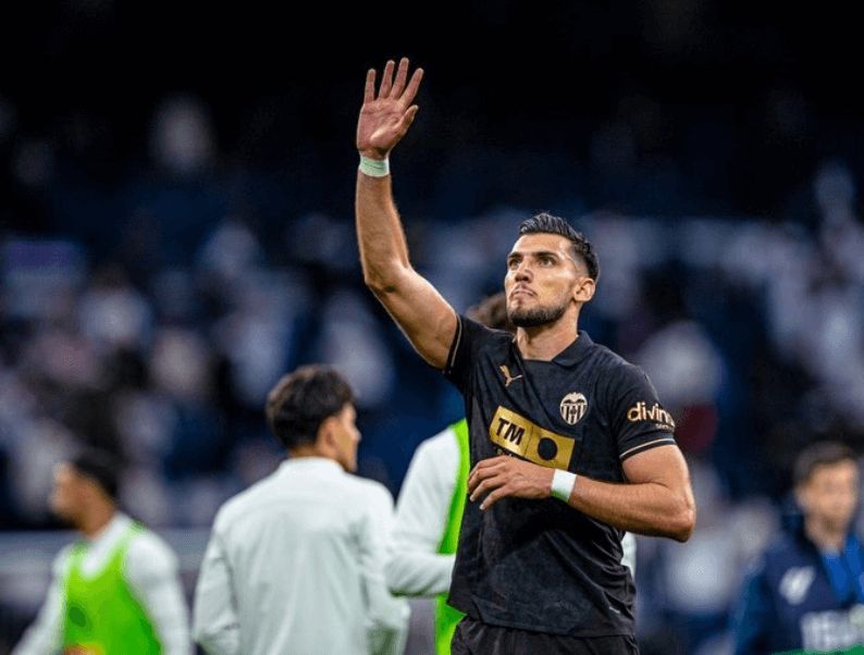  Rafa Mir da una asistencia en la primera victoria del Valencia CF a domicilio