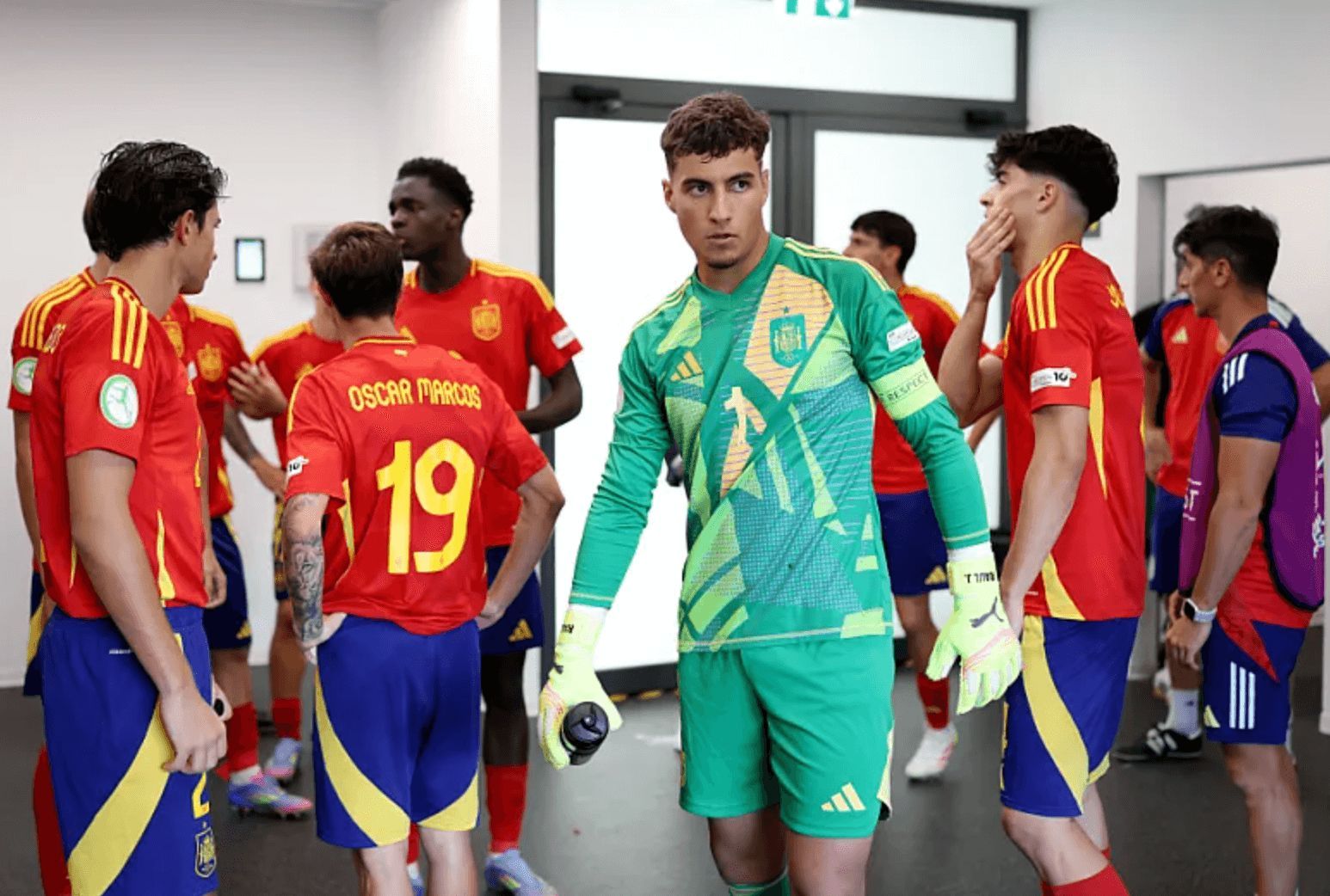 Raúl Jiménez en la lista de Carlos Corberán