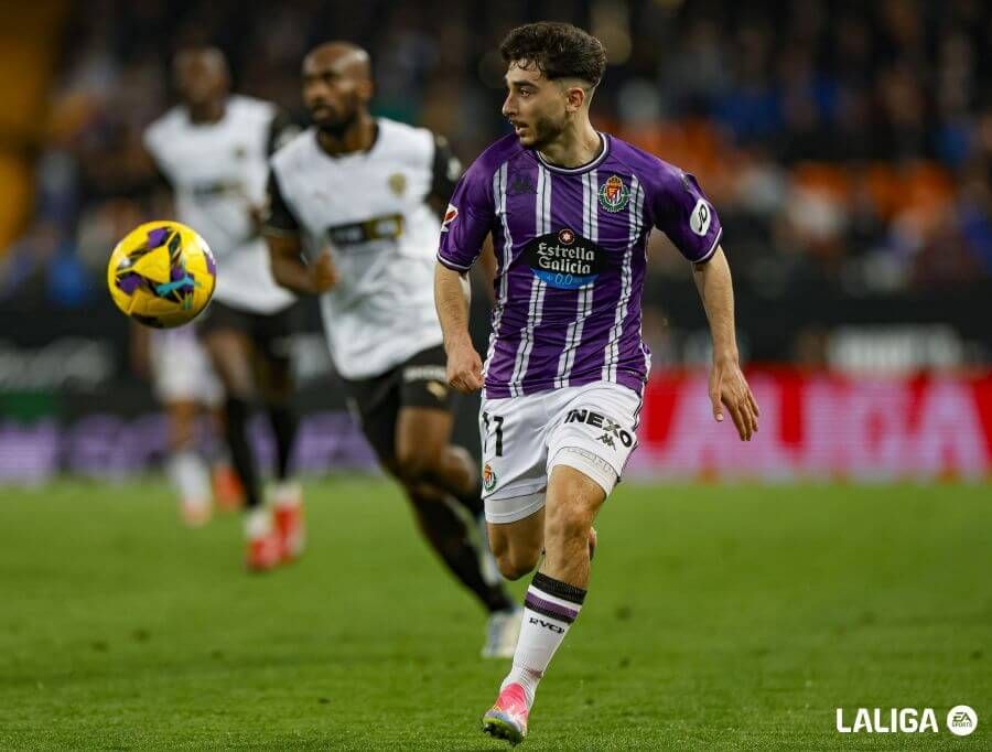  Raúl Moro, ante el Valencia CF.