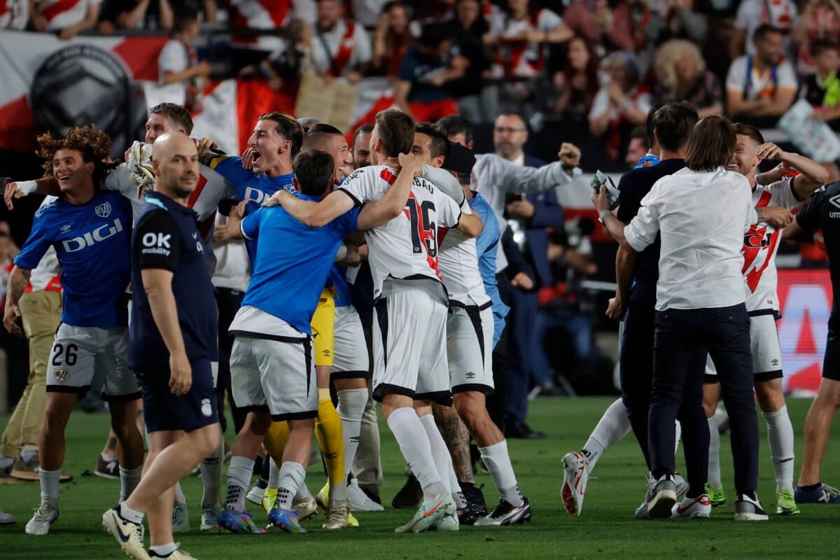 Celebración del Rayo Vallecano tras clasificarse para la Conference.