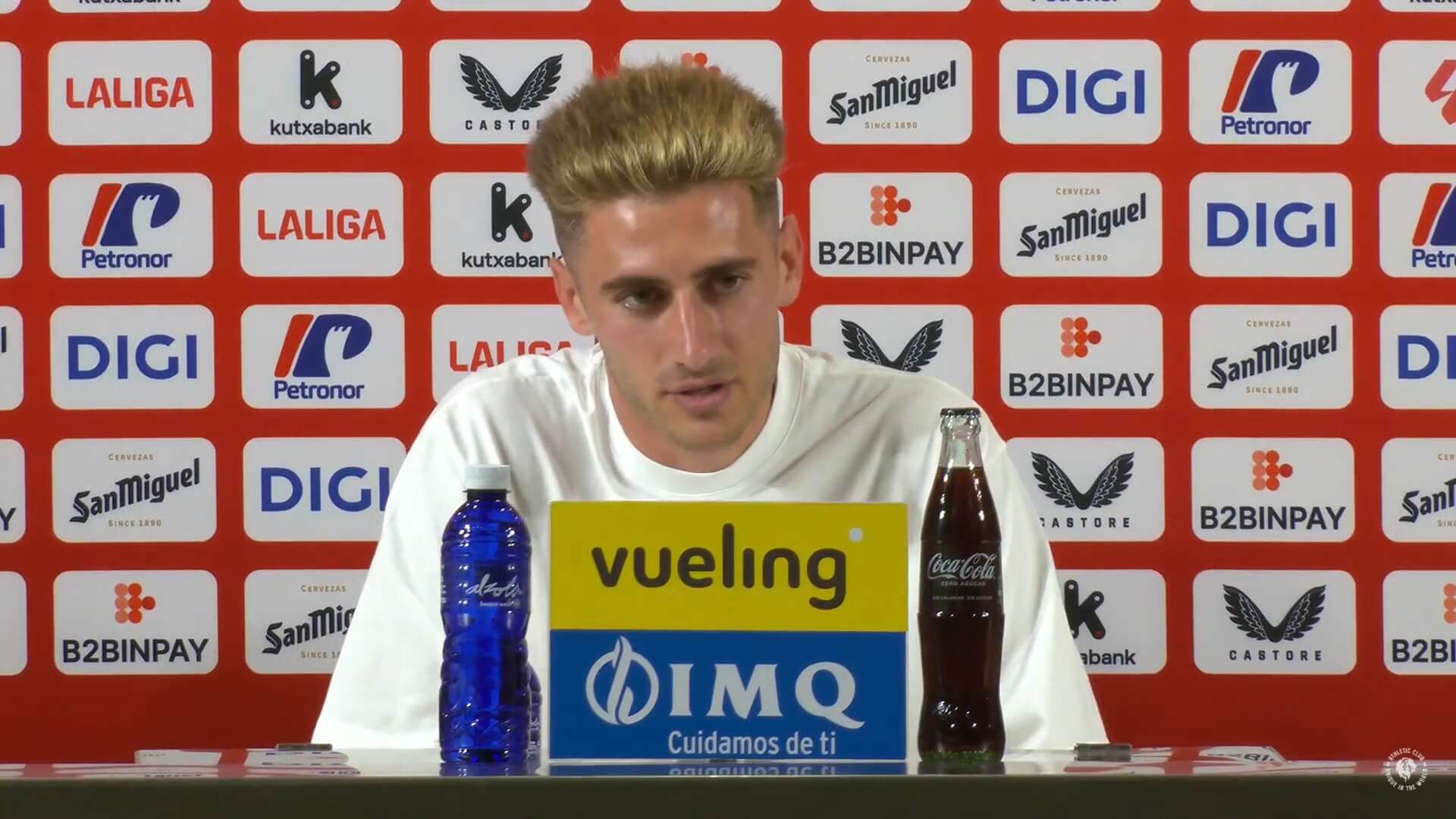 Robert Navarro, durante su presentación con el Athletic.