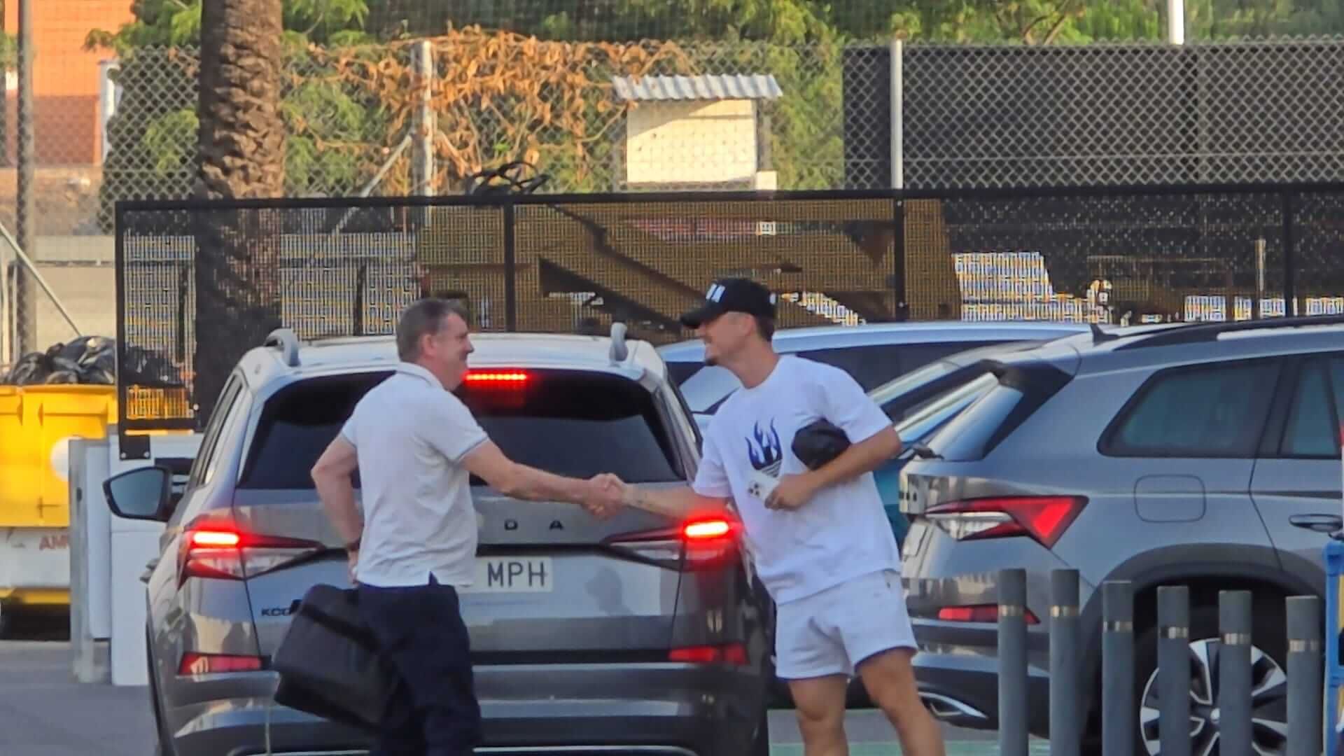  Ron Gourlay saluda a Sergi Canós