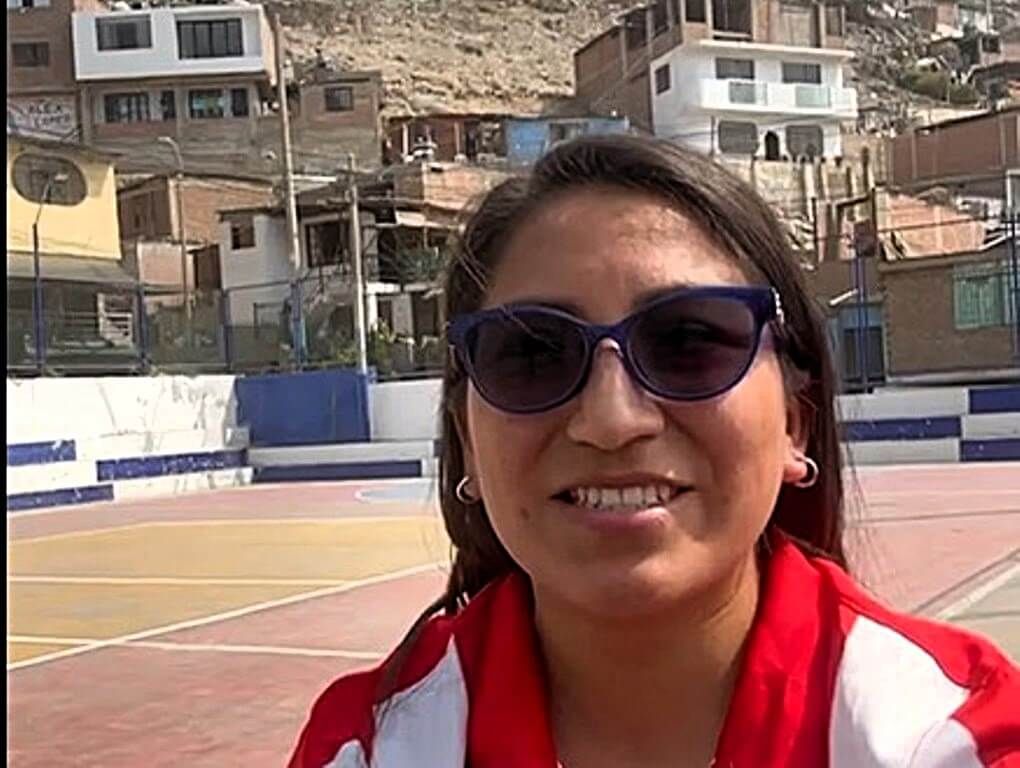  Rosina saluda desde Lima, Perú, a su amigo Oscar de Marcos.