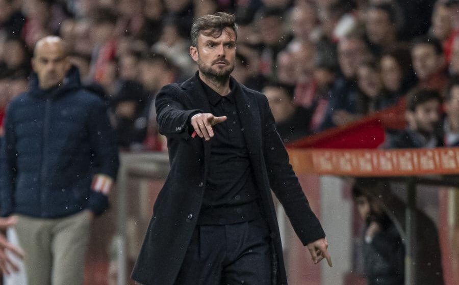 Rubén Albés, durante el Sporting-Eibar.
