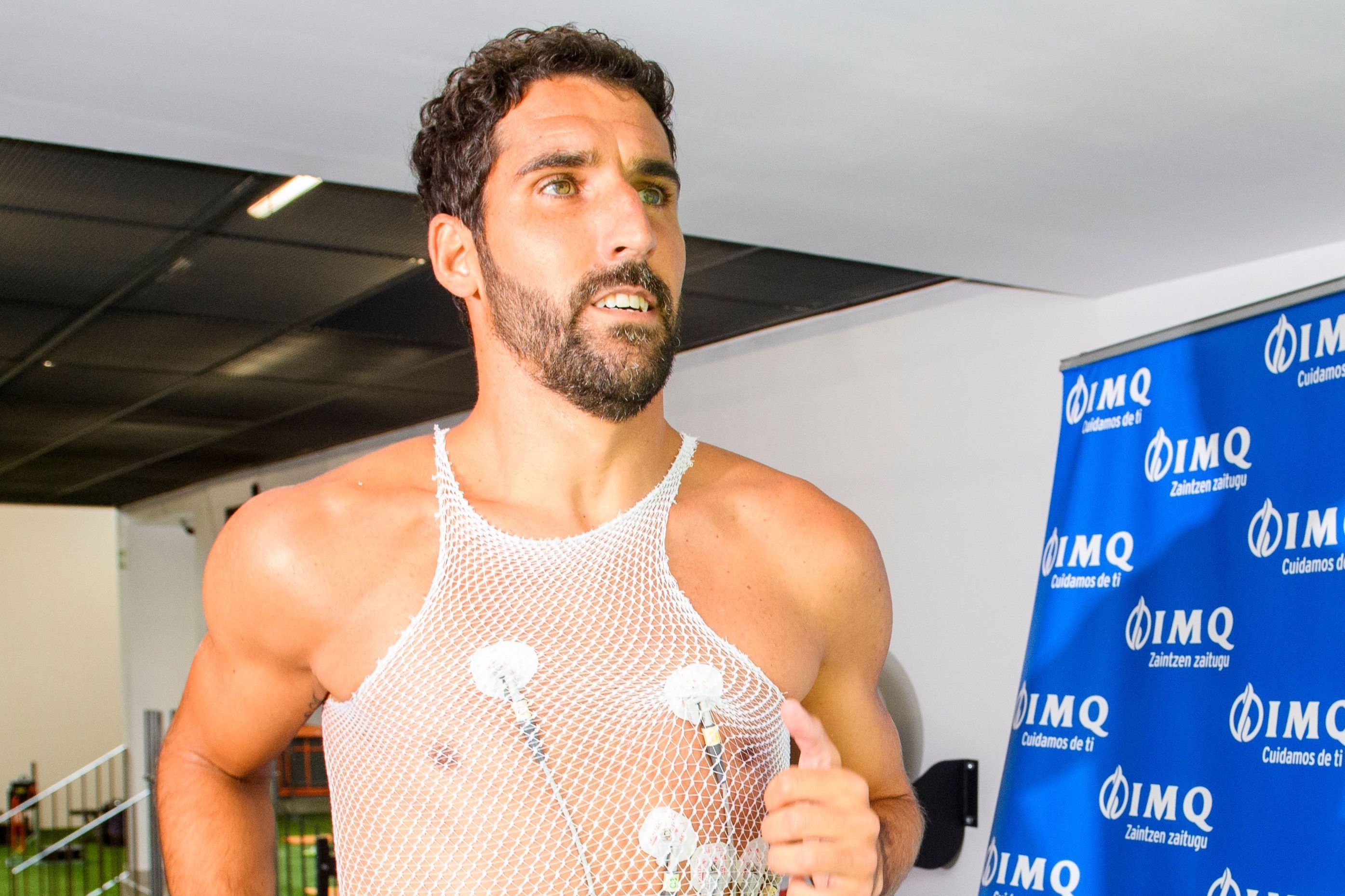  Pruebas médicas del renovado Raúl García Escudero en las instalaciones de Lezama.