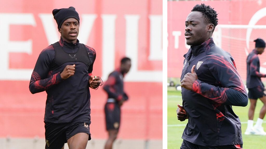  Sambi Lokonga y Akor Adams, sobre el césped.