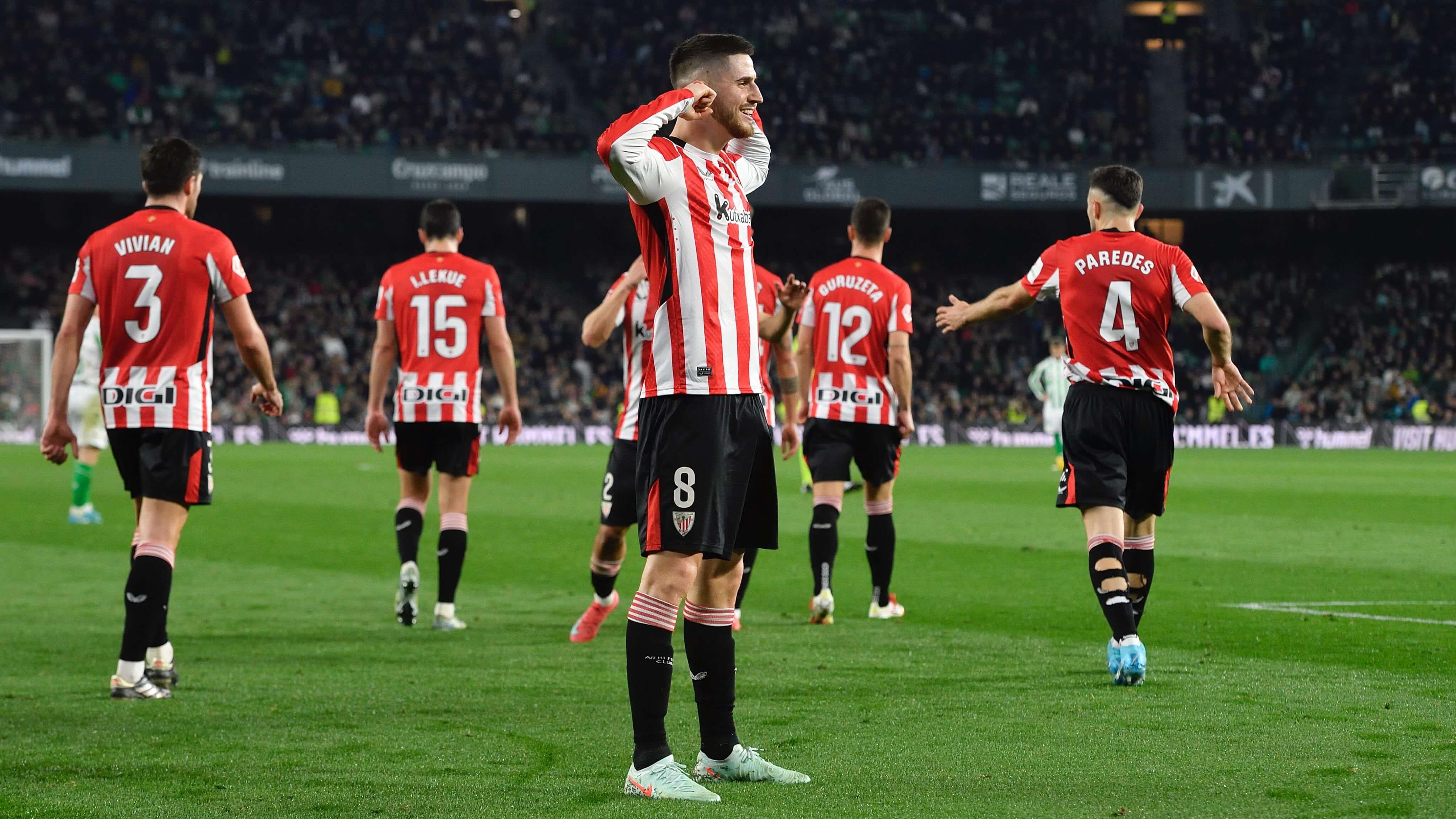  Golazo de cabeza de Oihan Sancet ante el Real Betis en el Benito Villamarín.