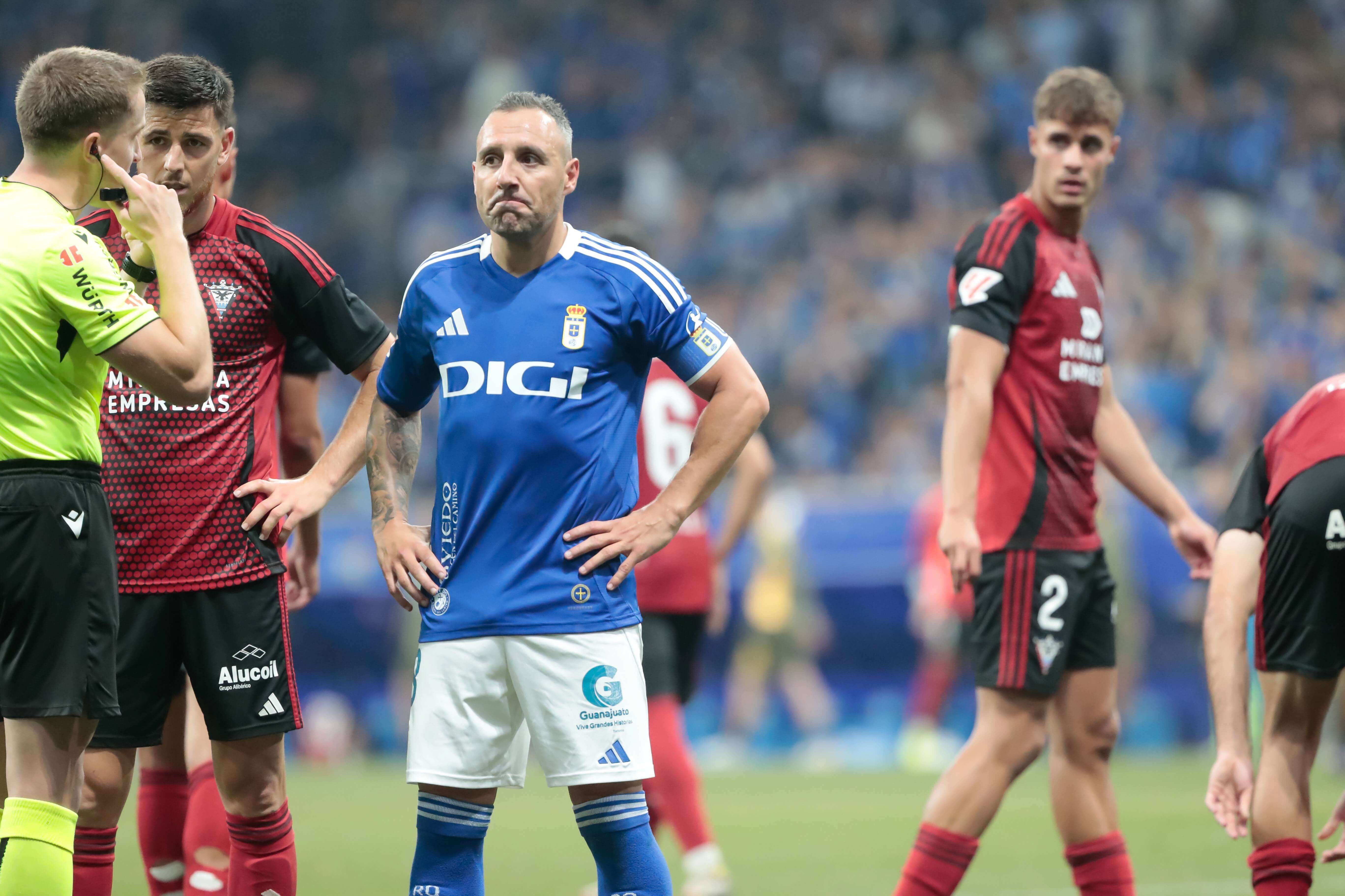  Santi Cazorla, durante la final del play off entre el Real Oviedo y el Mirandés en el Tartiere.