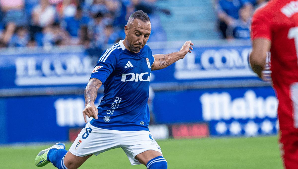  Santi Cazorla, en un partido con el Real Oviedo.