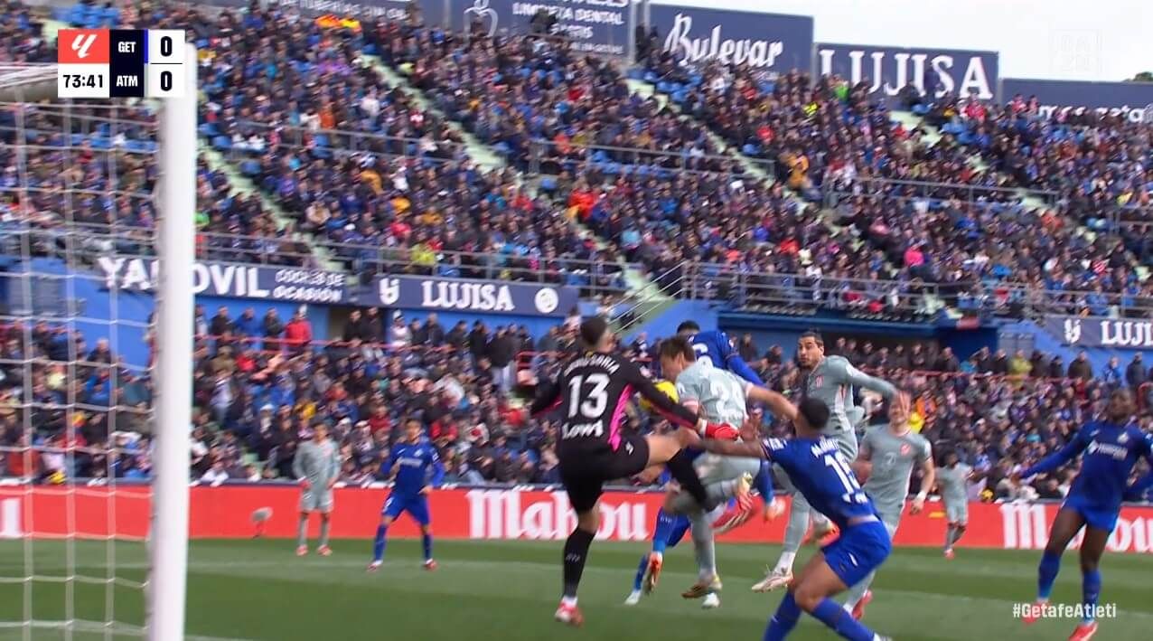  Cuadra Fernández pita penalti por mano de Alderete y el Getafe estalla
