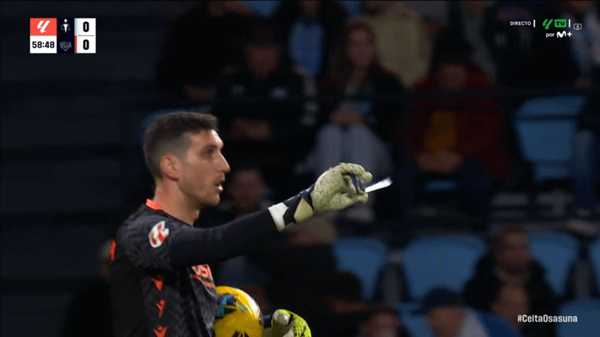  Sergio Herrera, con el objeto lanzado en la mano.