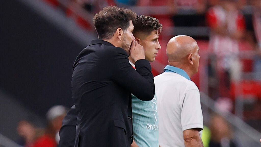  El Cholo y Giuliano Simeone en un partido del Atlético de Madrid ('X' Atleti)