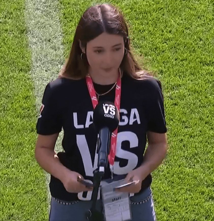  Raquel, durante la lectura de su manifiesto en Riazor.