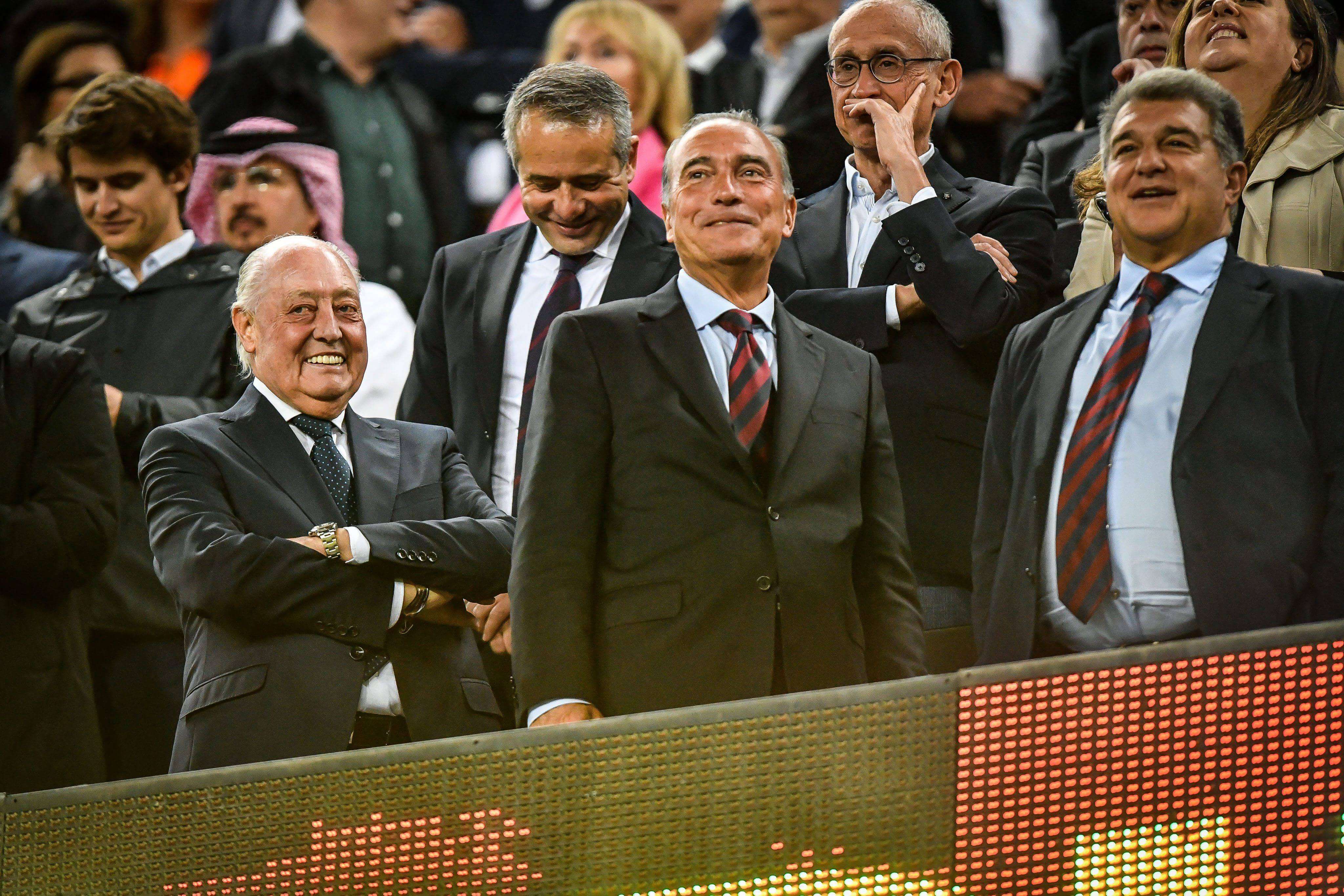  Joan Soteras junto a la directiva del Barcelona (Cordon Press)