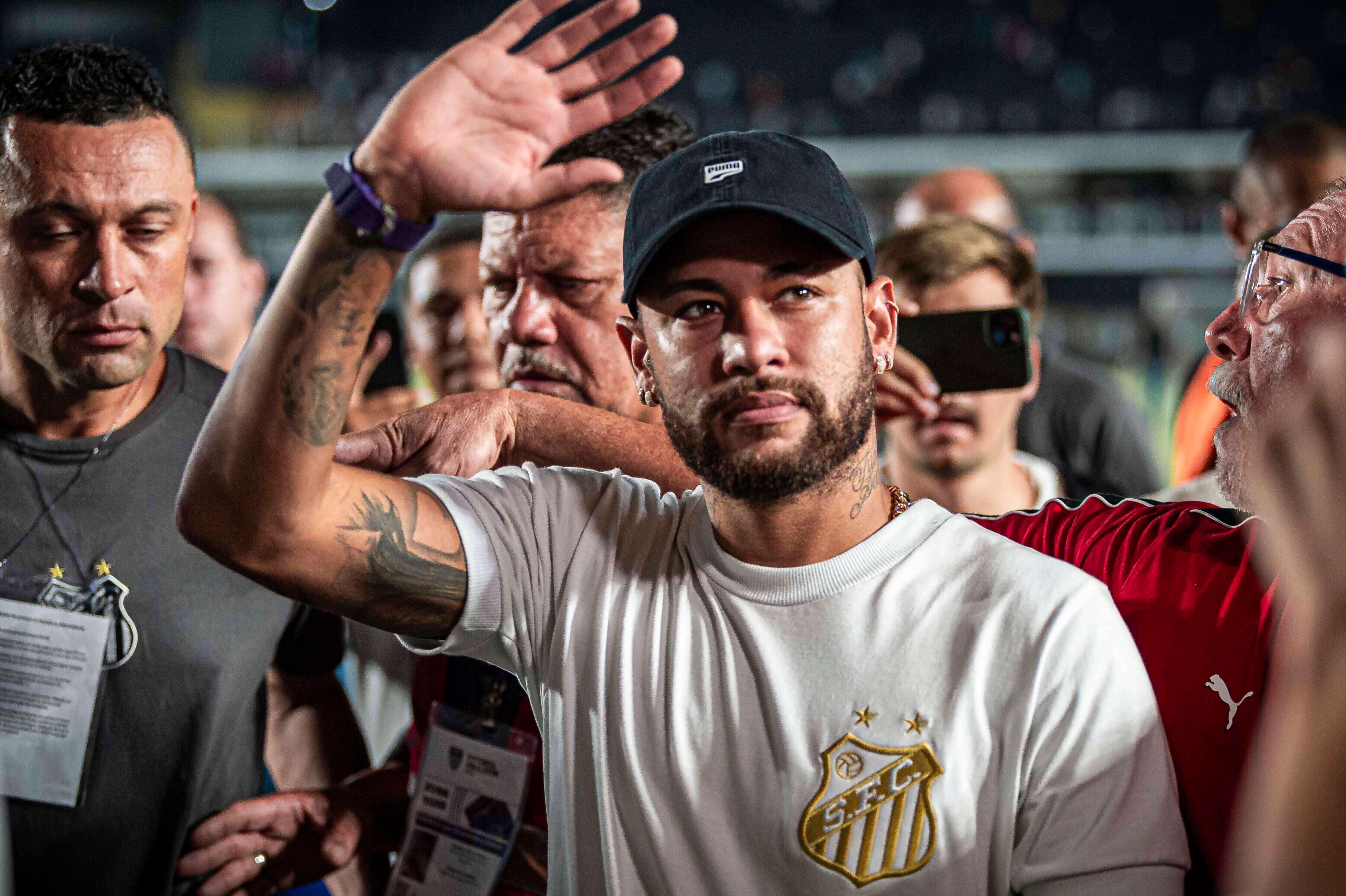 Neymar durante un acto con el Santos.