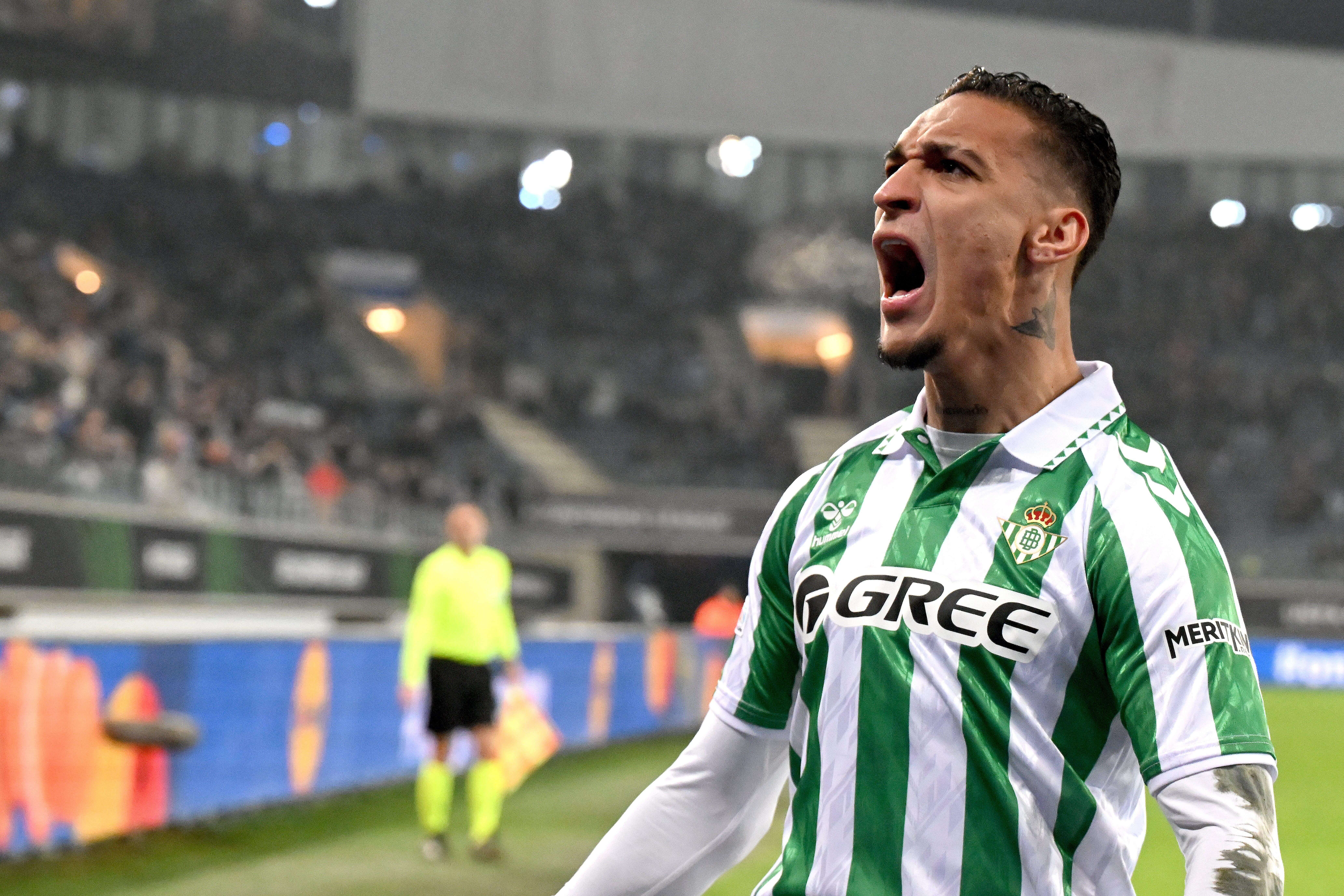  Antony celebra un gol con el Real Betis.