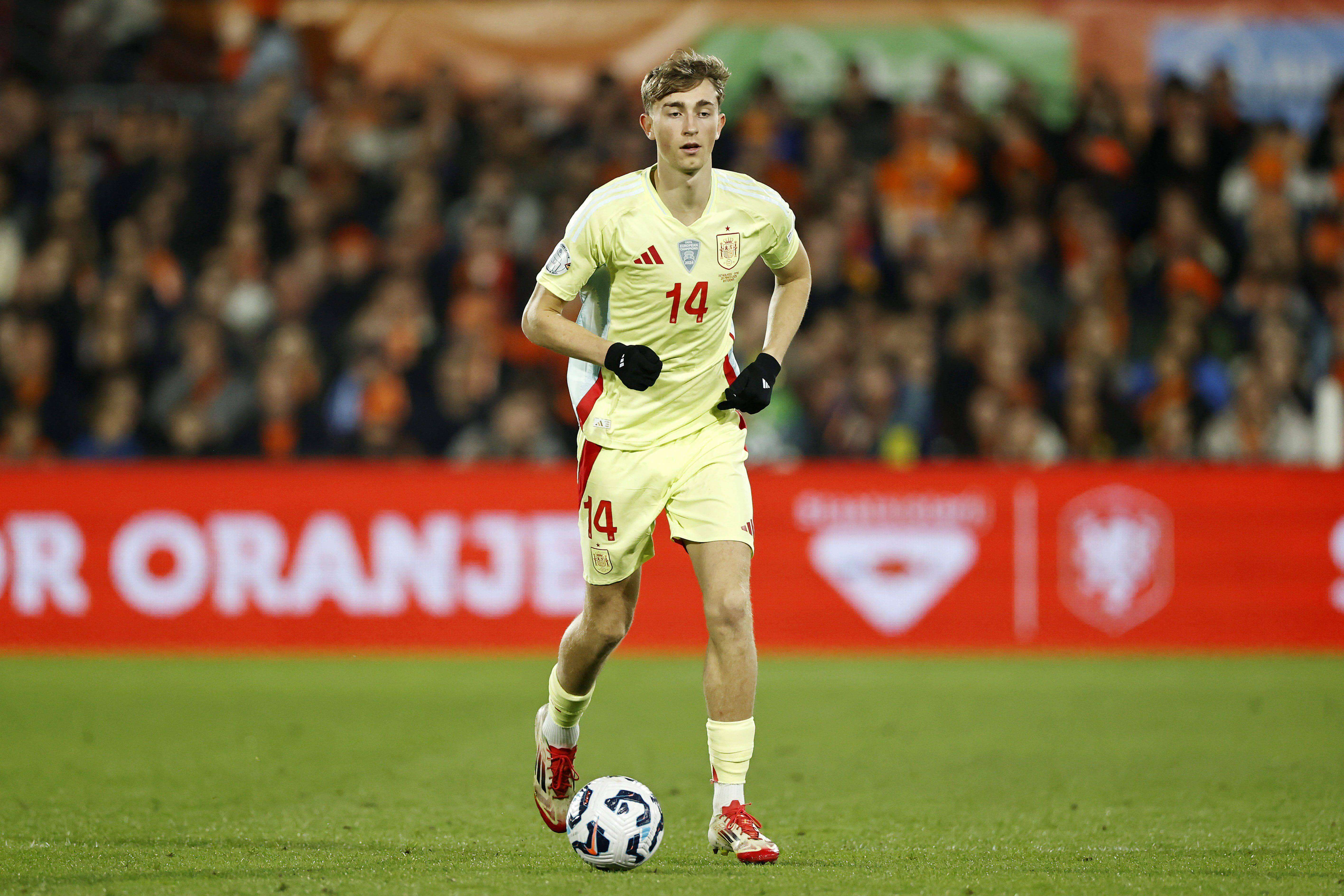  Dean Huijsen en su debut con la Selección Española