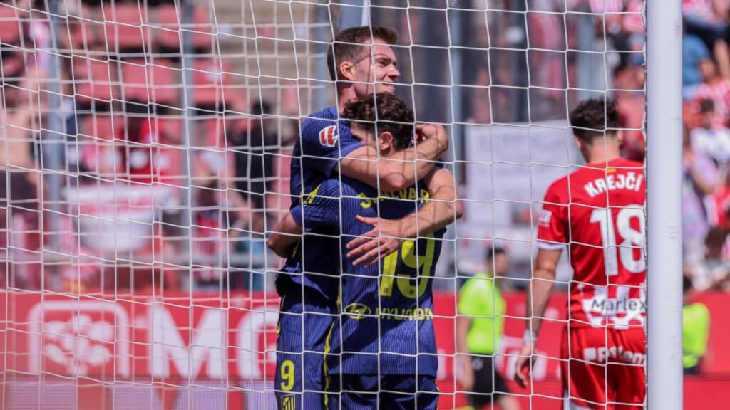  Sorloth celebra su hat-trick con Julián Álvarez (Europa Press)