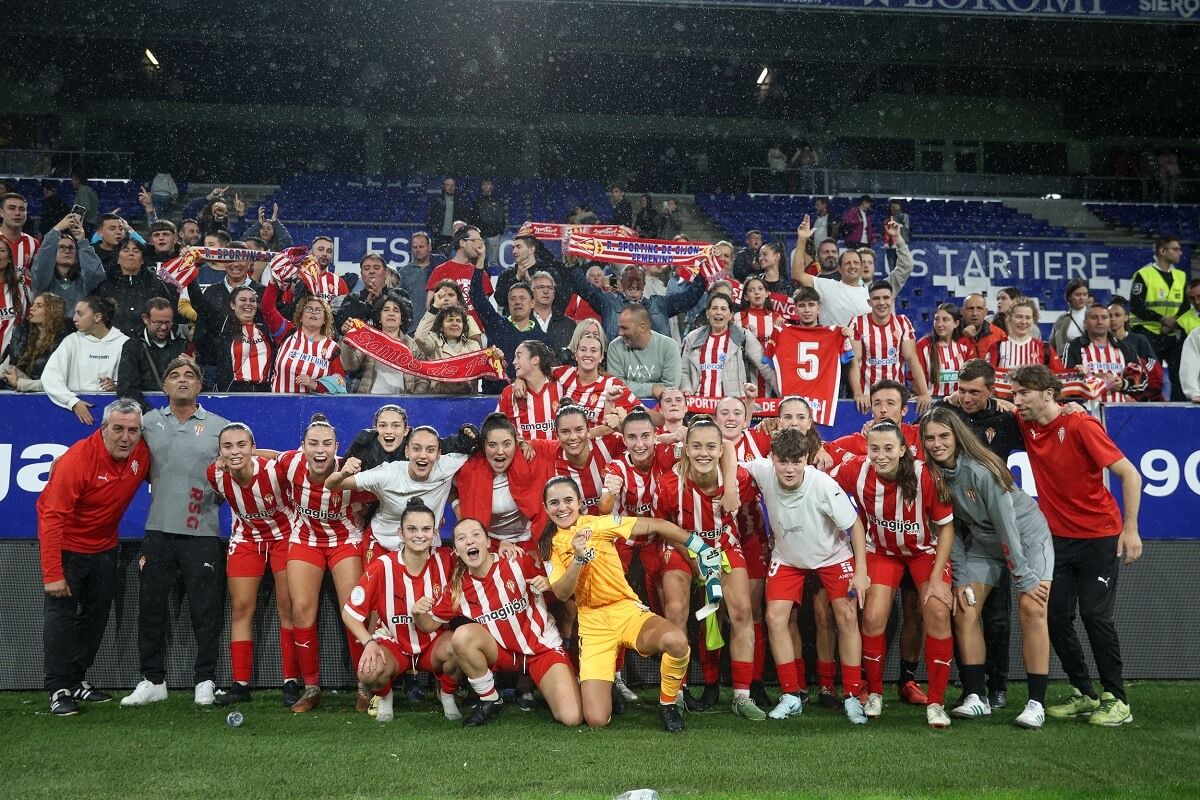  Las jugadoras del Sporting celebran la victoria en el Carlos Tartiere.