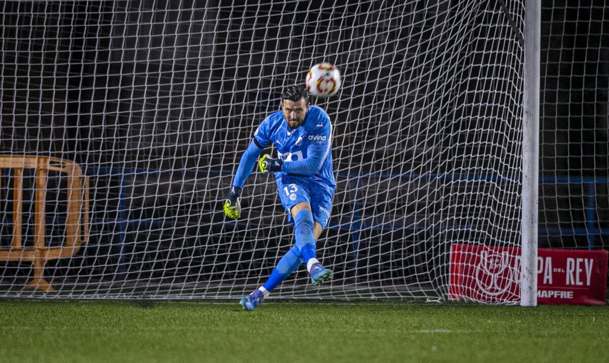 Stole Dimitrievski, ante el Parla Escuela.