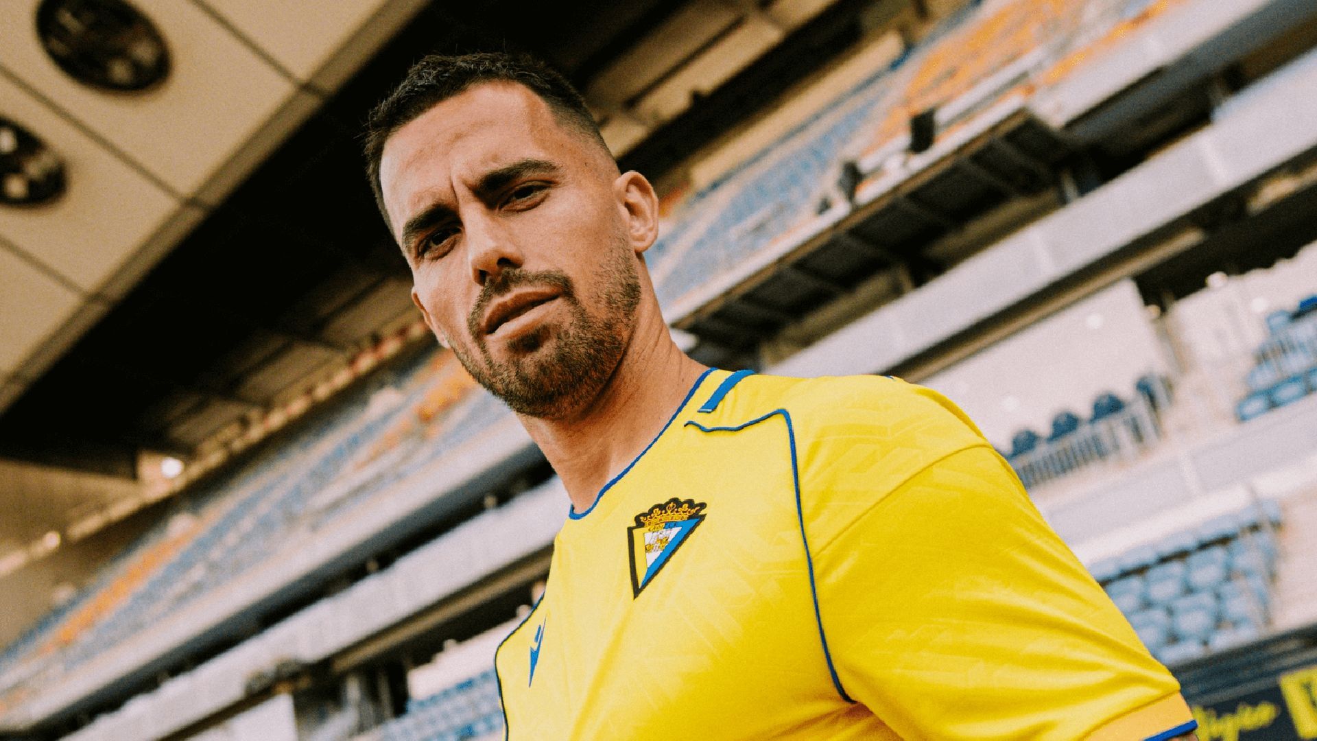 Suso posa como nuevo jugador del Cádiz.