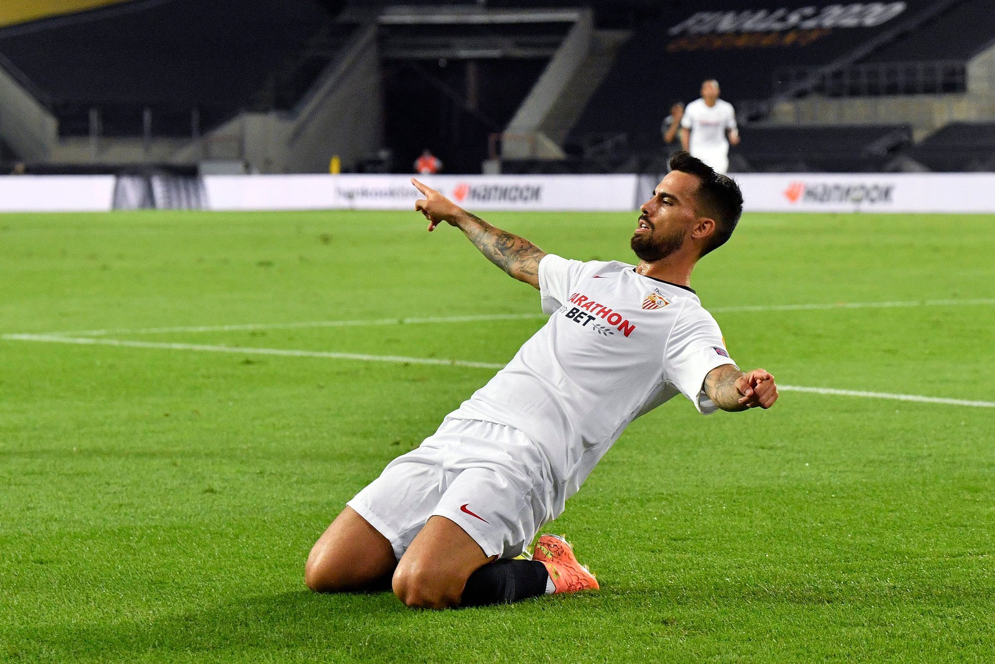 Suso celebra el primer gol del Sevilla al Manchester United en Colonia.