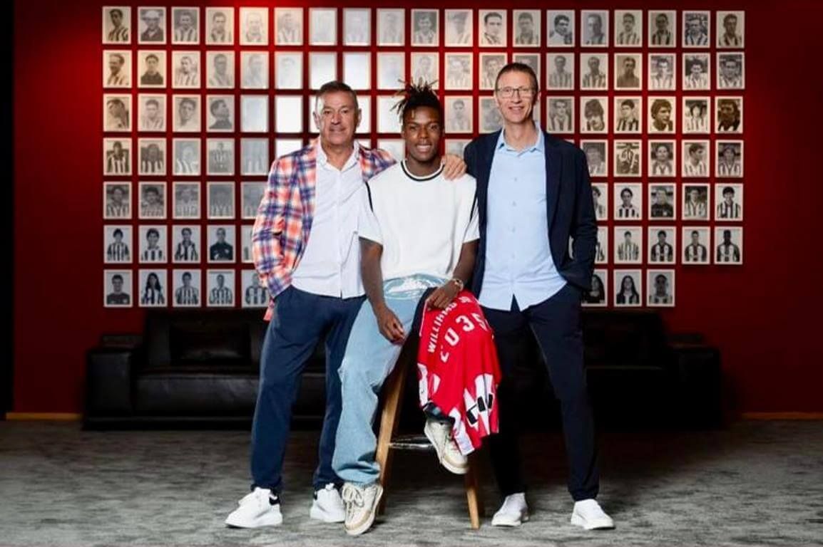  Félix Tainta y Juani Oyaga con Nico Williams en San Mamés tras renovar hasta 2035.