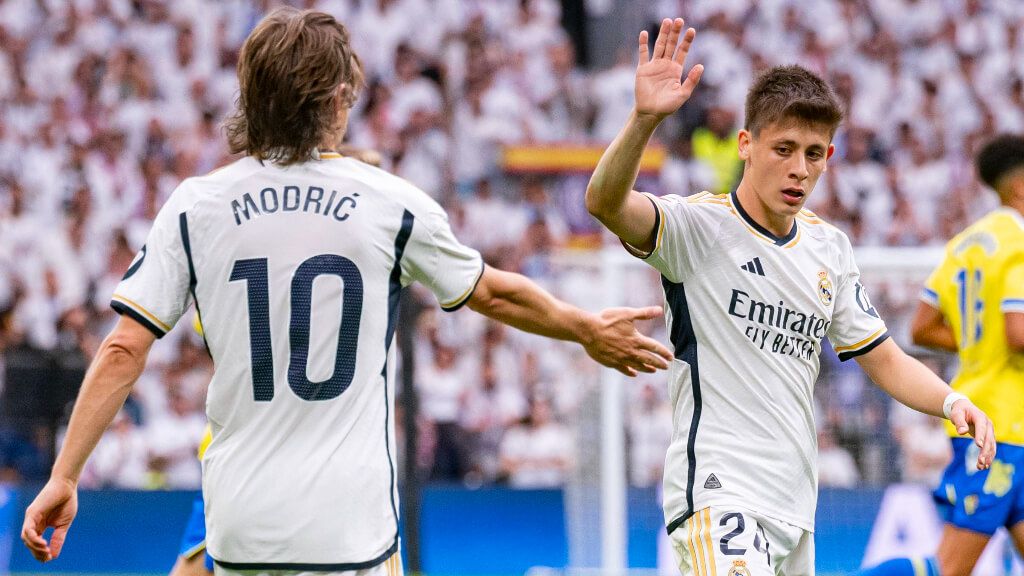 Modric y Arda Güler, en un partido de la pasada temporada con el Real Madrid (Cordon Press)