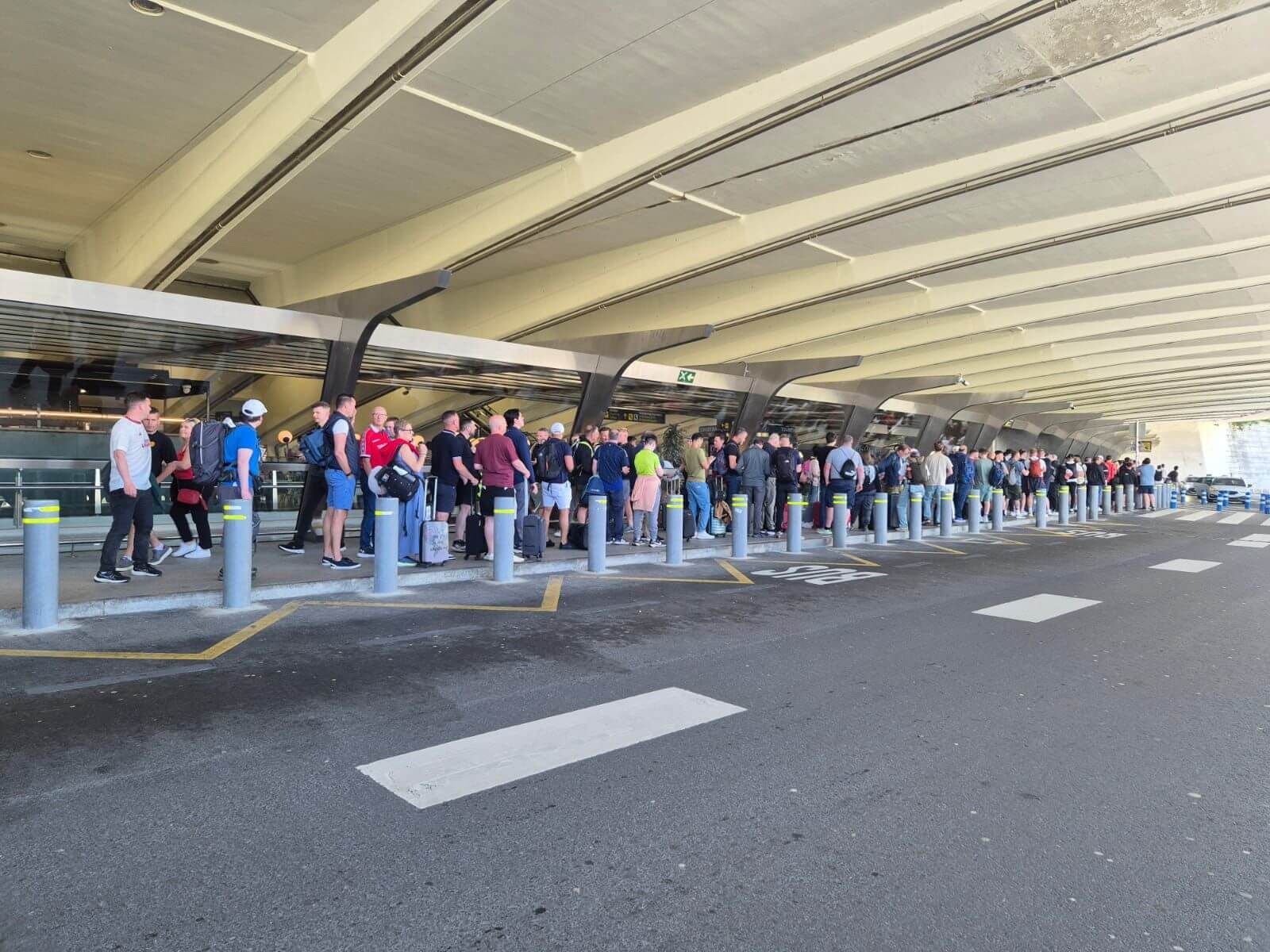  Cola para coger un Taxi en el aeropuerto de Loiu por la final de UEFA Europa League.