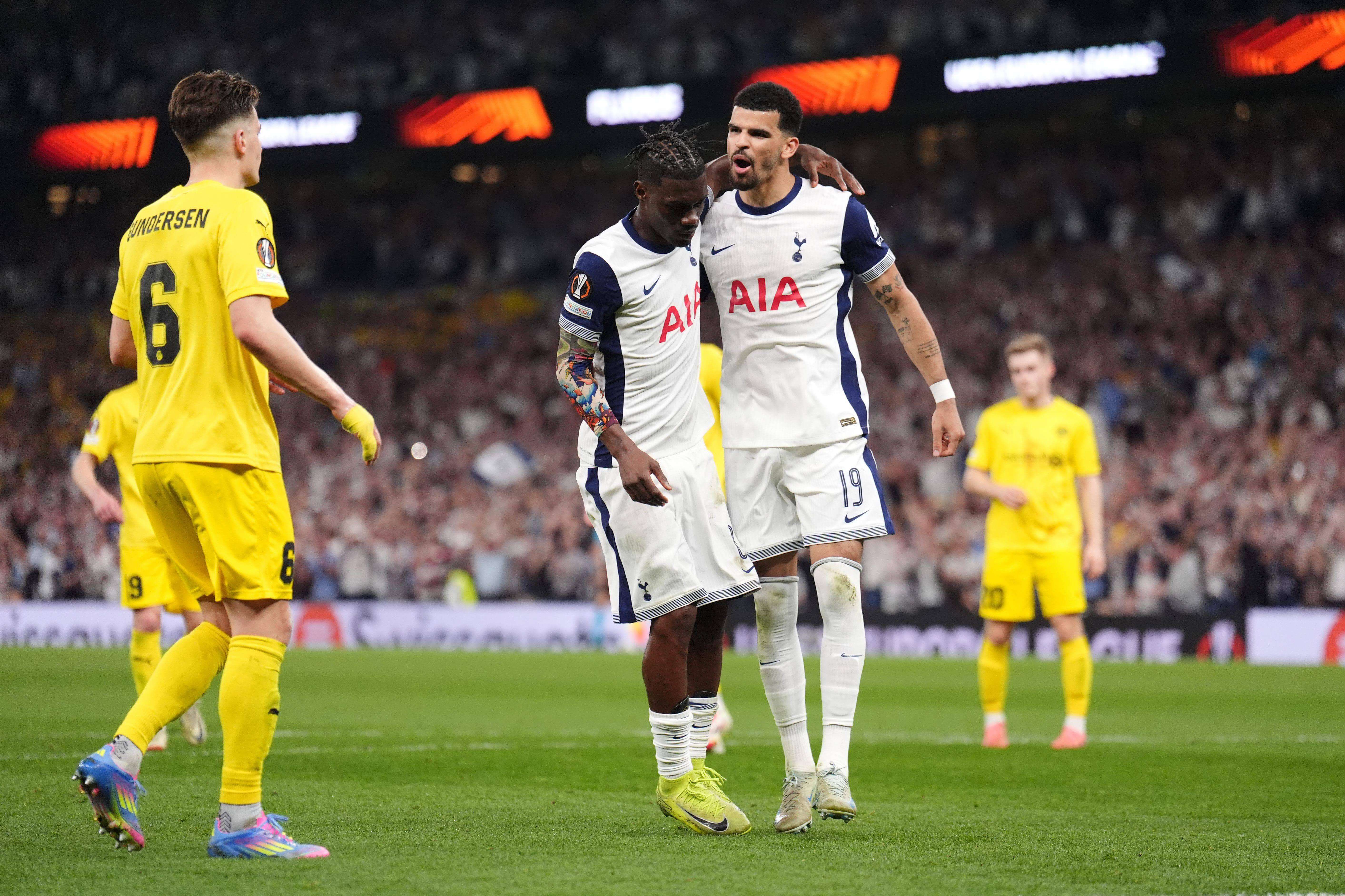  Dominic Solanke celebra su gol en el Tottenham-Bodo/Glimt.