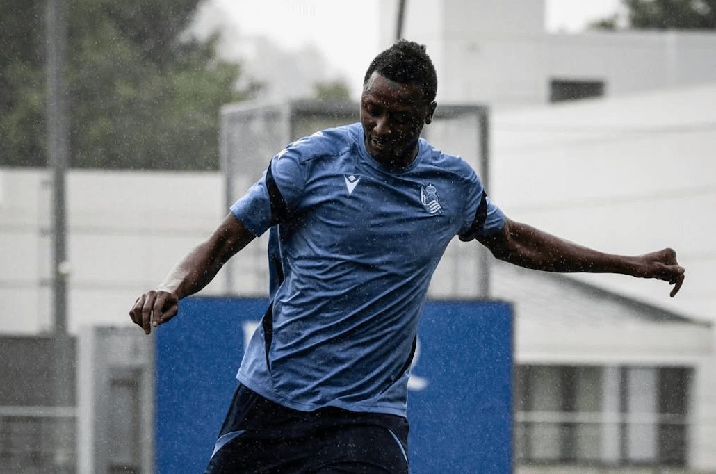  Umar Sadiq ha vuelto a Zubieta con la Real. (@RealSociedad)