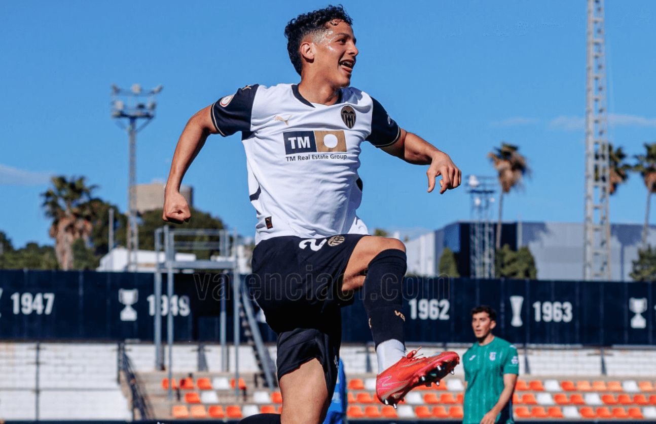 Un hat-trick de Warren Madrigal acerca a la cima al VCF Mestalla