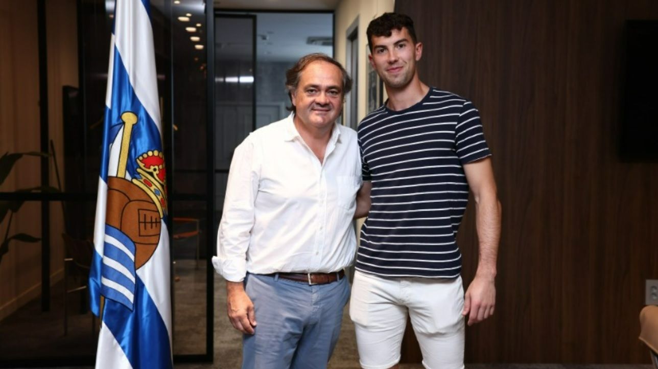 Unai Marrero y Jokin Aperribay, tras la renovación del portero (Foto: Real Sociedad).
