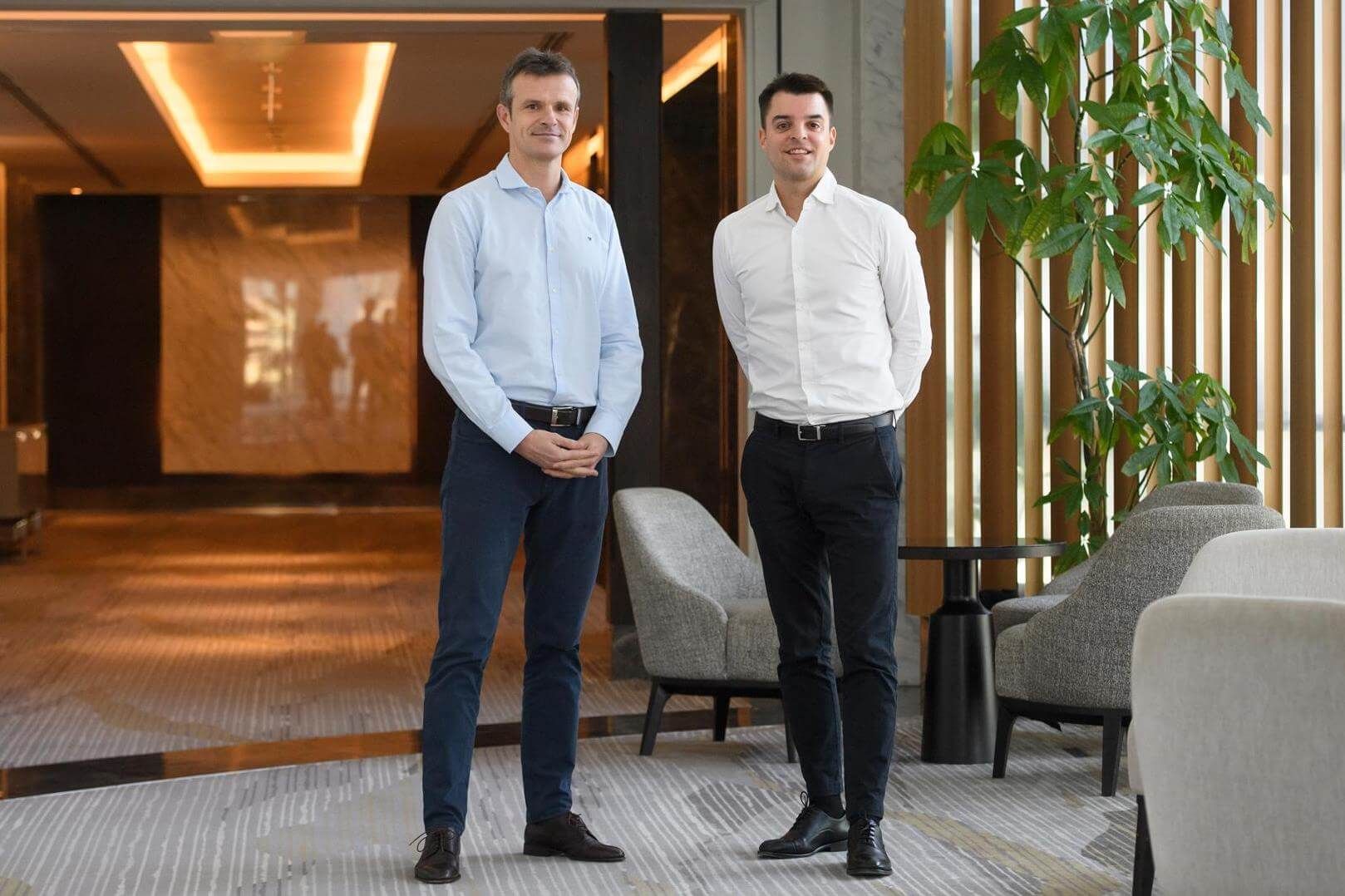 Jon Uriarte Uranga y Mikel González listos para atender a la Prensa (Foto: Athletic Club).