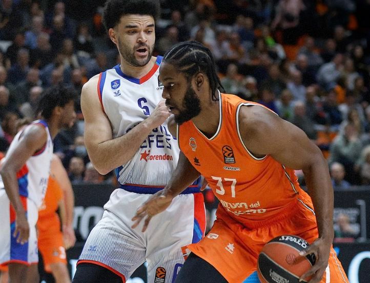  Valencia Basket logra la primera victoria del año derrotando a Anadolu Efes (93-88)