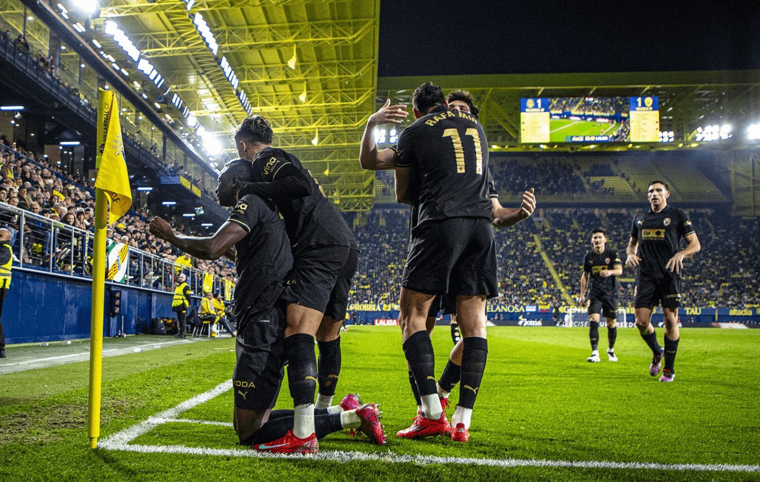 El Valencia CF celebra el gol del empate en La Cerámica.