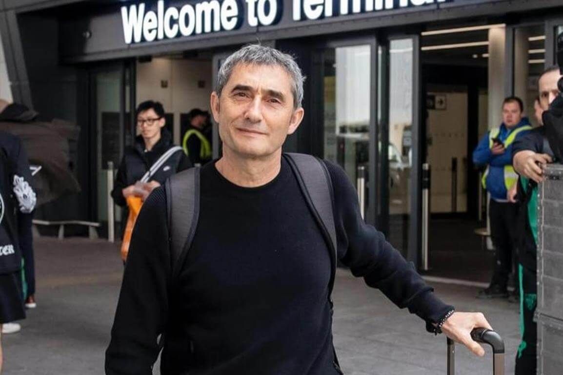  Ernesto Valverde, en el aeropuerto de Manchester.