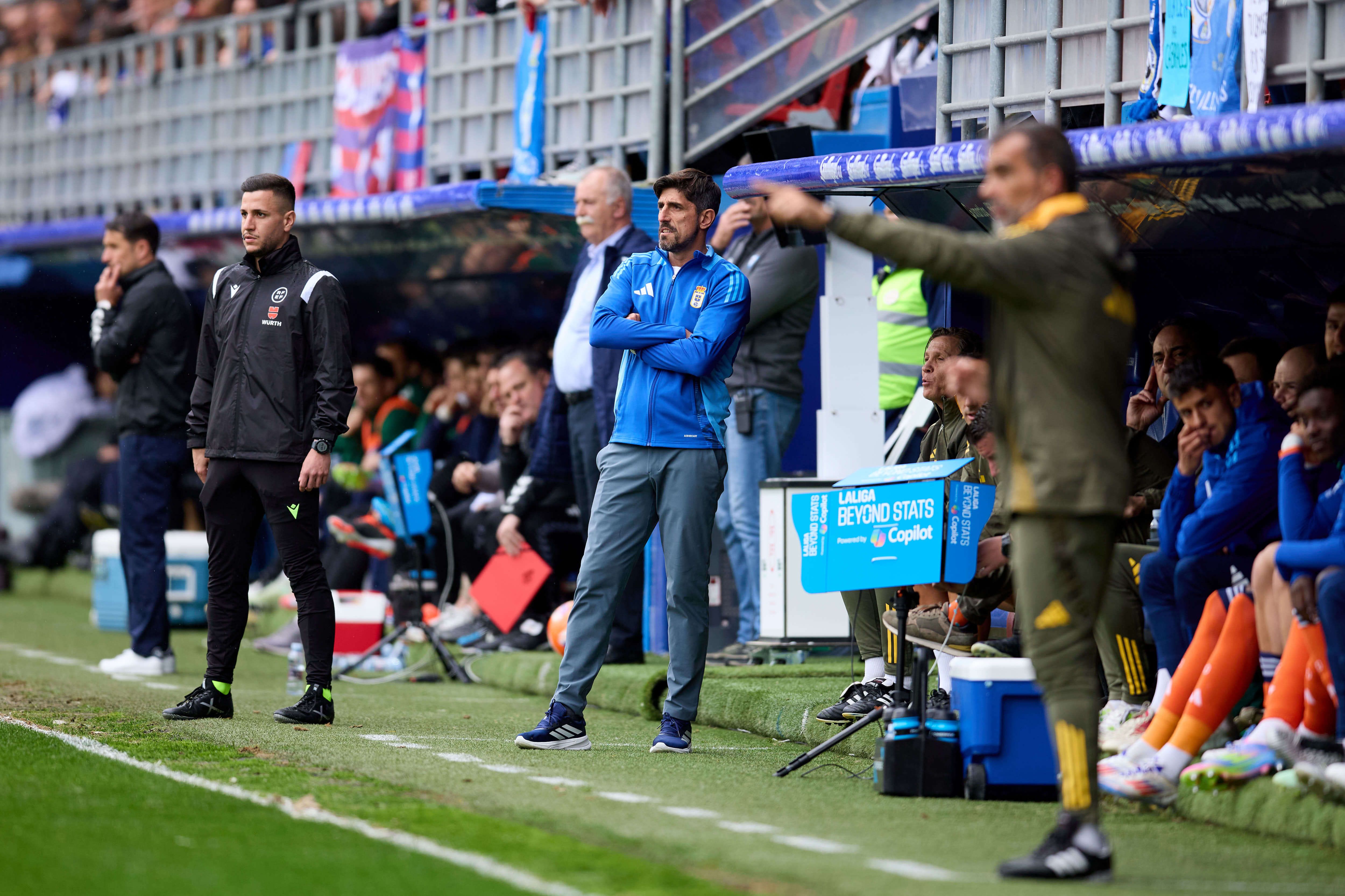 Veljko Paunovic, durante el Eibar-Real Oviedo en Ipurua.