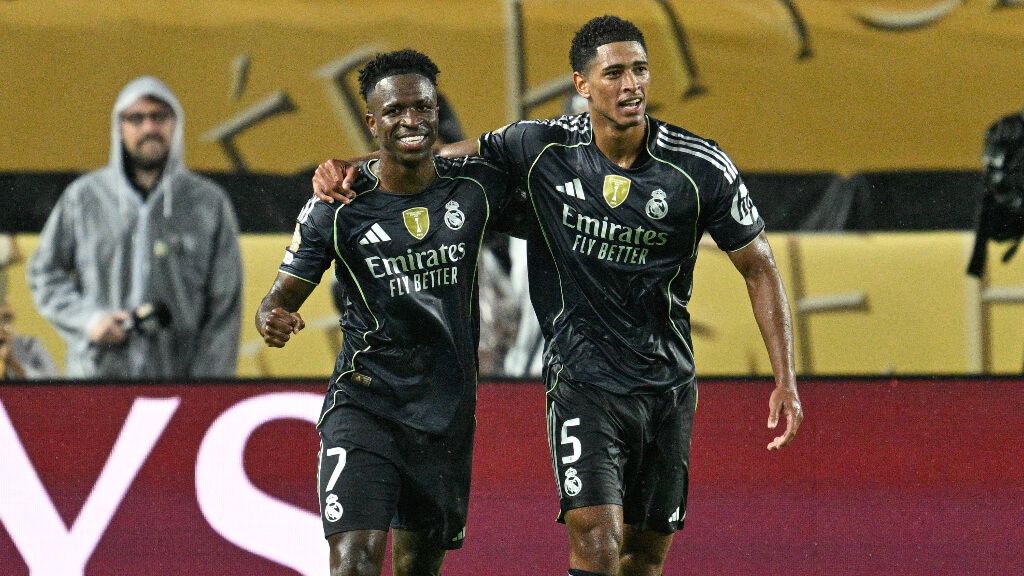  Vinicius y Bellingham, tras anotar un gol (Cordon Press)