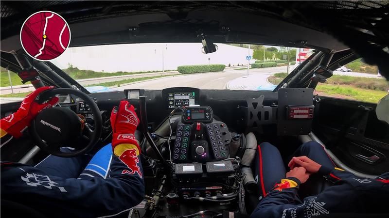 Carlos Sainz y Pepe Martí, probando el MadRing de Fórmula 1
