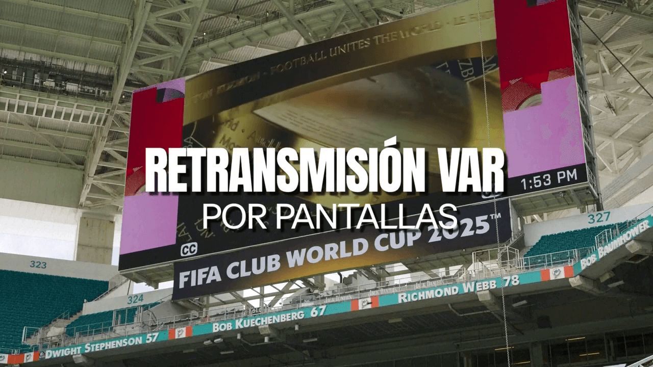 Retransmisión VAR en las pantallas en el Mundial de Clubes (ElDesmarque)