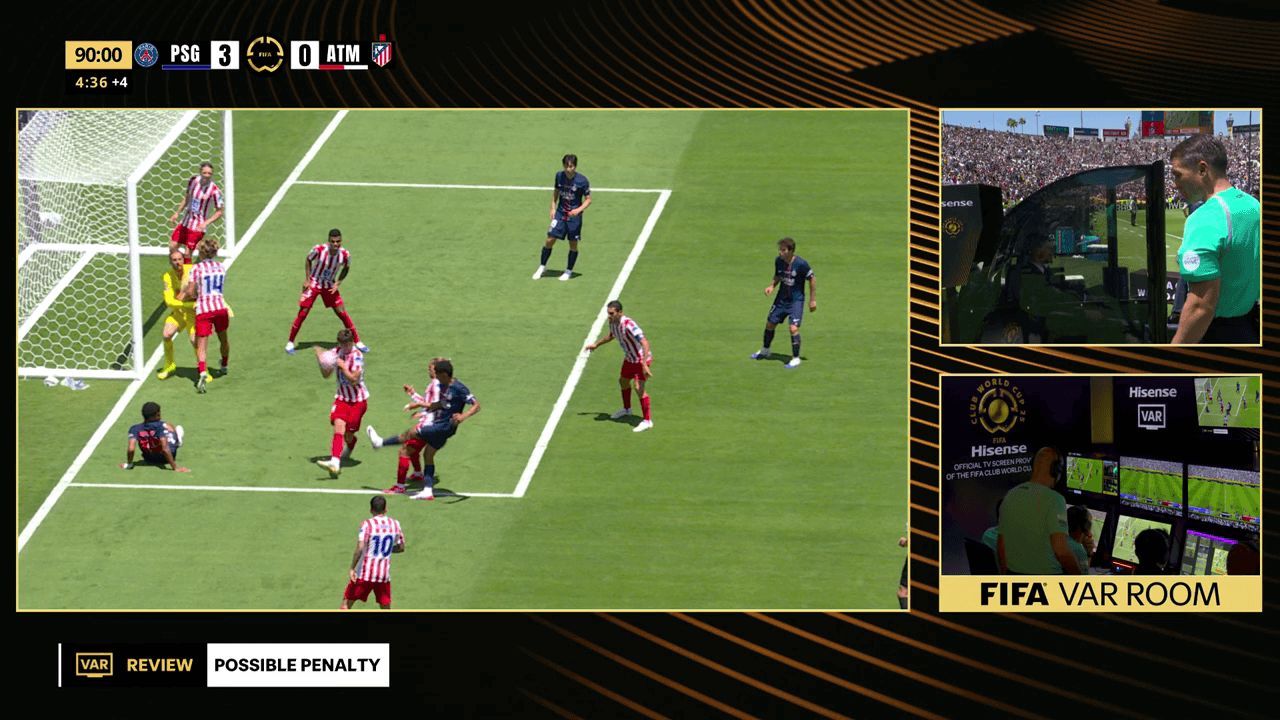 La jugada del penalti de Le Normand en el partido contra el PSG (Telecinco)